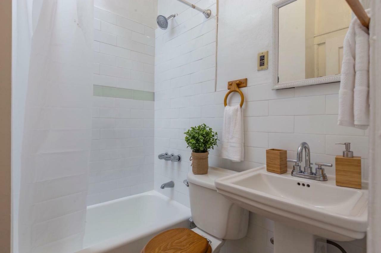 Lavish 3 Bedroom Apt In Williamsburg!! ニューヨーク エクステリア 写真